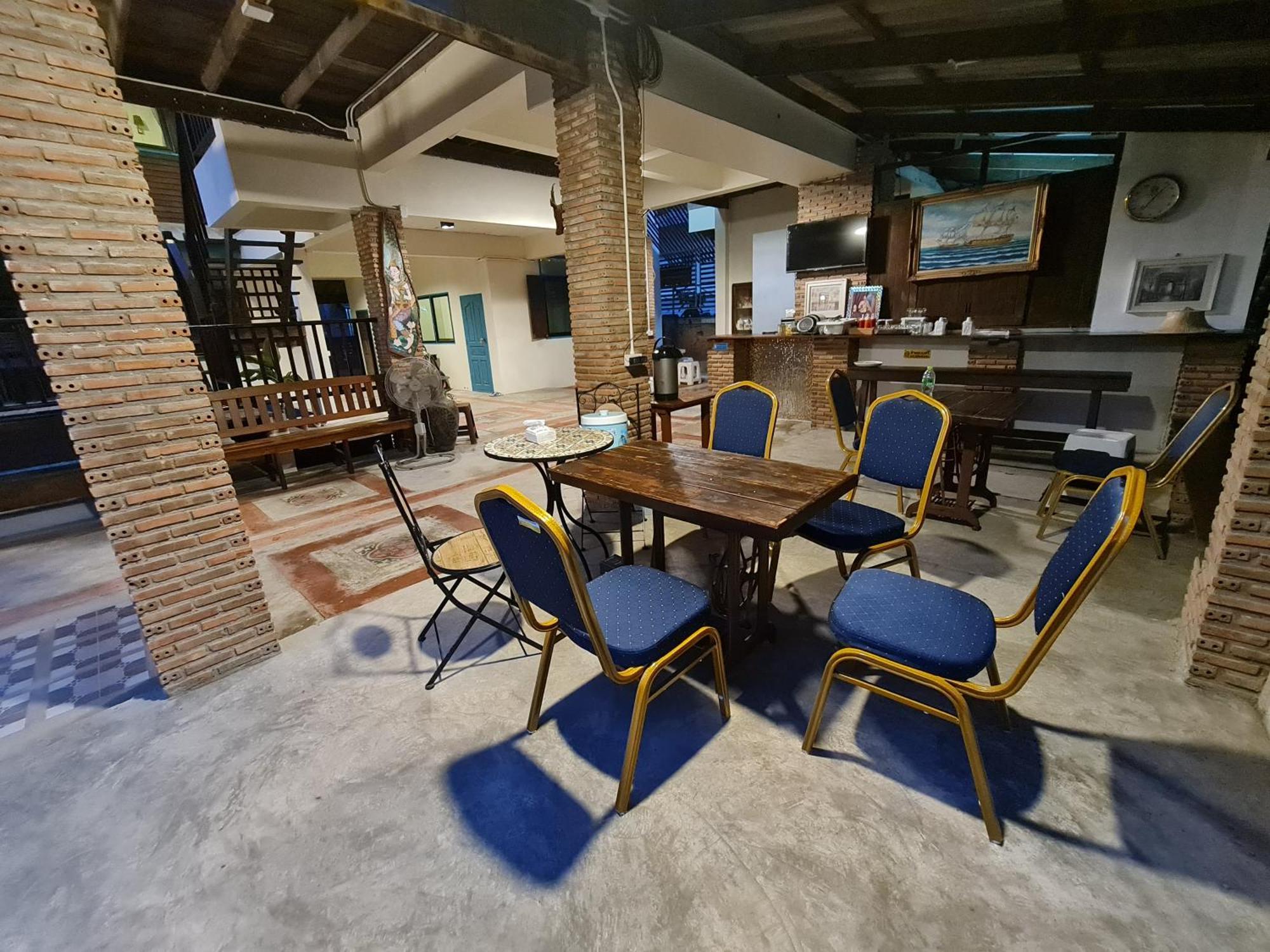 Апартаменты Tepbunthomhouse Ayutthaya Экстерьер фото