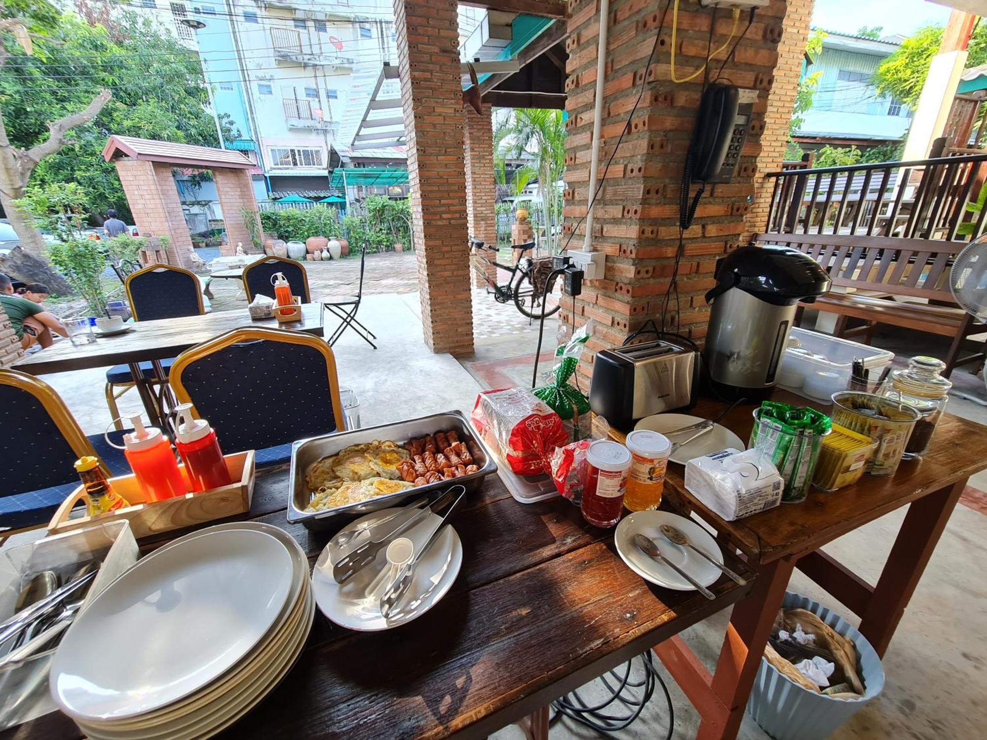 Апартаменты Tepbunthomhouse Ayutthaya Экстерьер фото