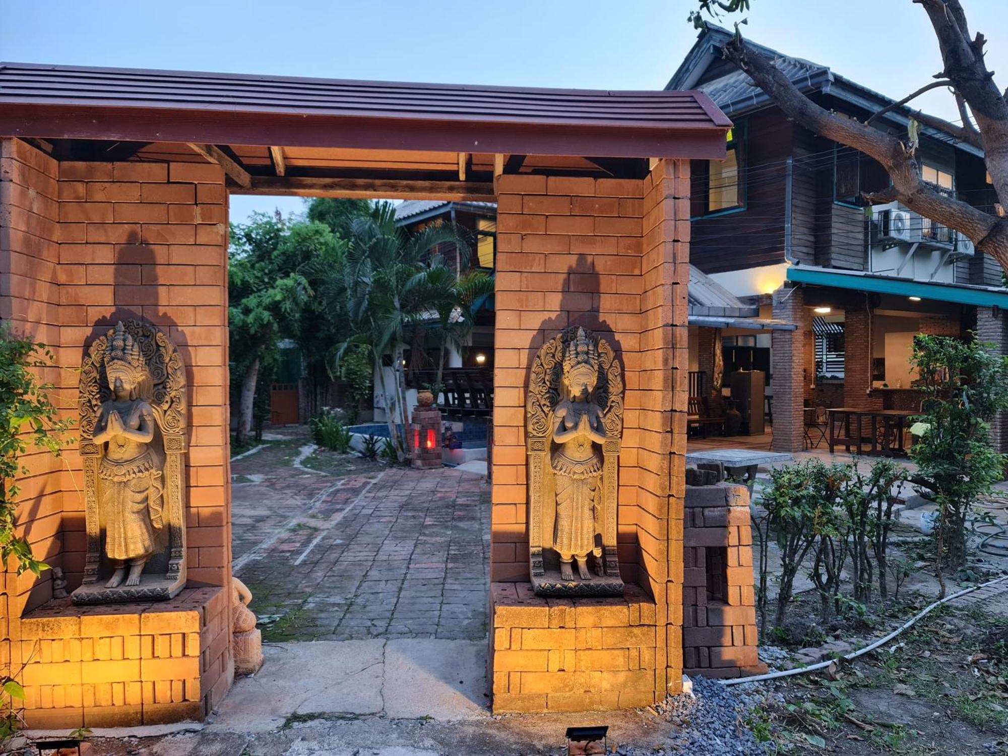 Апартаменты Tepbunthomhouse Ayutthaya Экстерьер фото