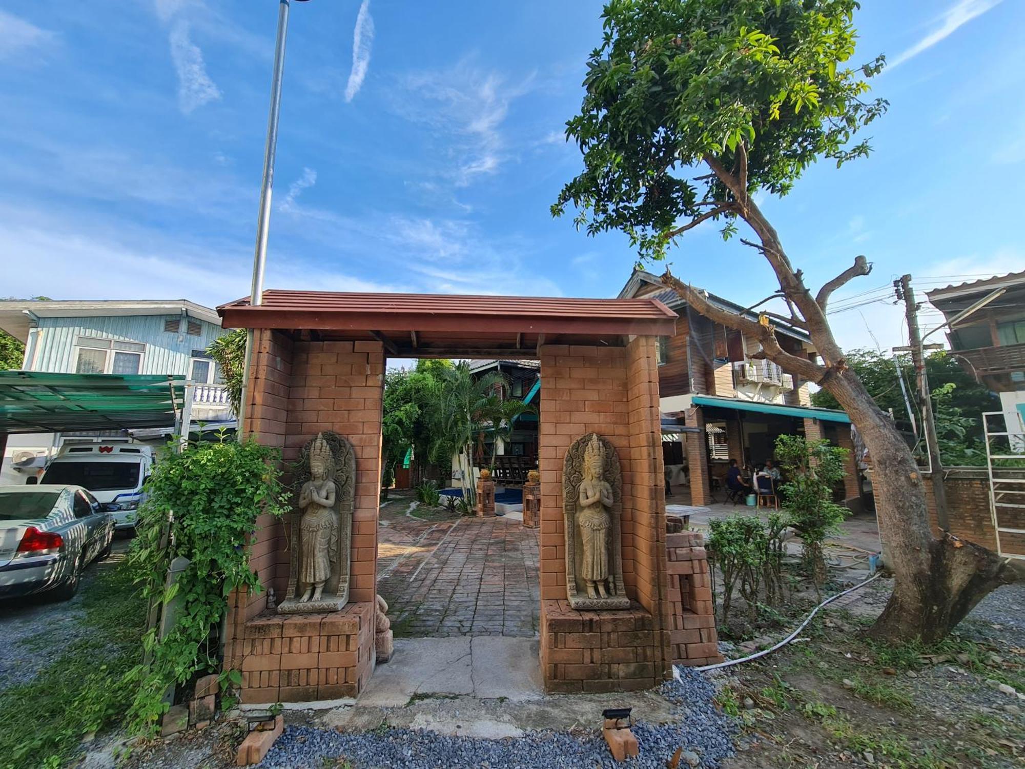 Апартаменты Tepbunthomhouse Ayutthaya Экстерьер фото